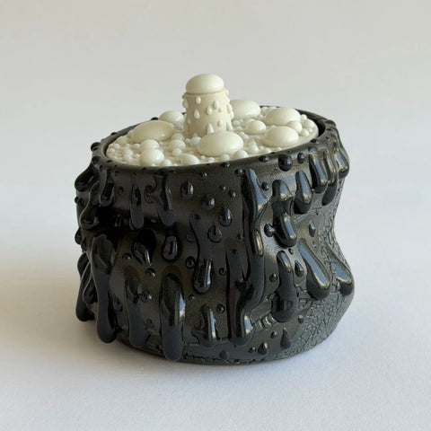 Philip Kupferschmidt: Jar in Black & White